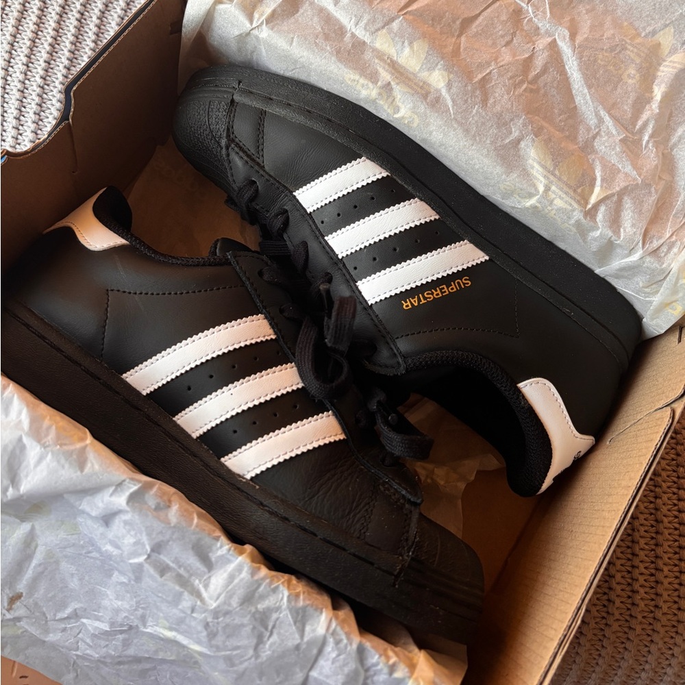 These shoes are Adidas superstar sneakers in a women's 6/Mens 4.5